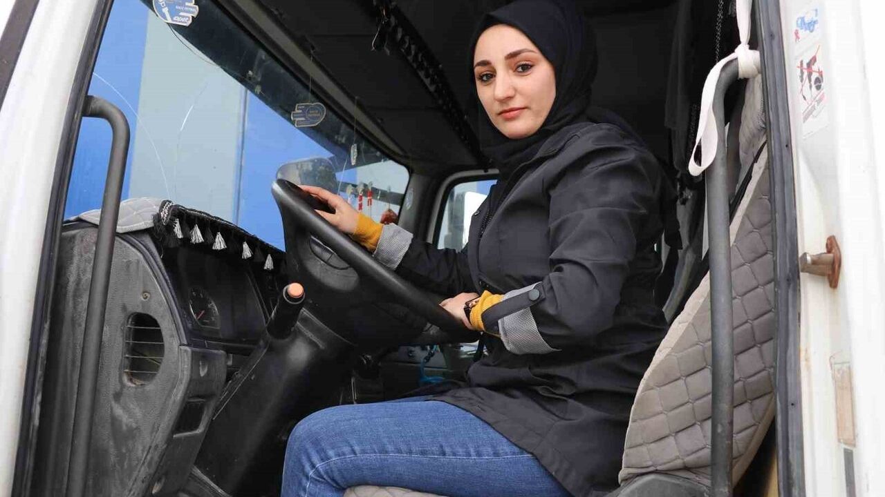Sivas'ın ilk kadın silobas tır şoförü Rabia Demir, haber olduğu gün kaza geçirdi