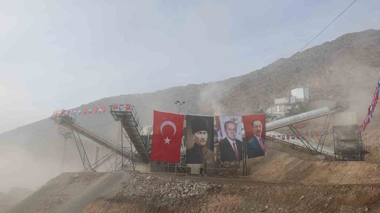 Sivas'ta 100 milyon TL'lik Tecer Taş Ocağı: Kentin en büyük taş kırma ve eleme tesisi üretime başladı