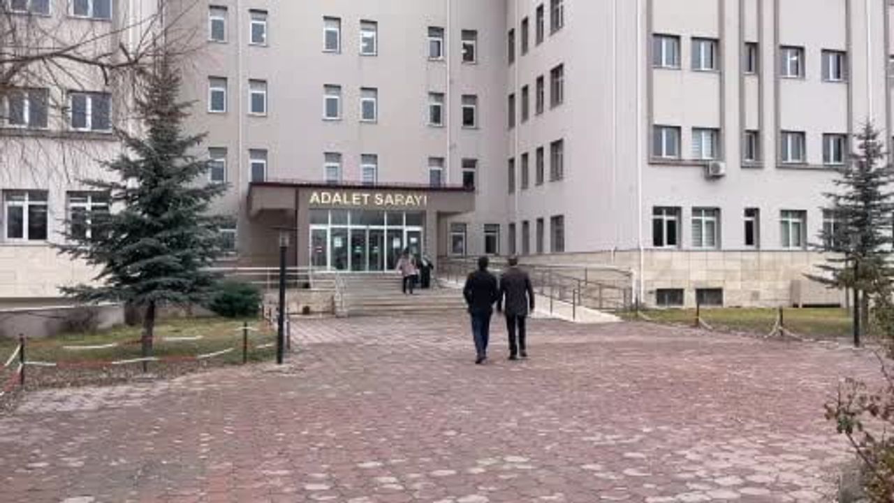 Sivas'ta ağabeyini göğsünden bıçaklayarak öldüren Cihan Doğruyol adliyeye sevk edildi