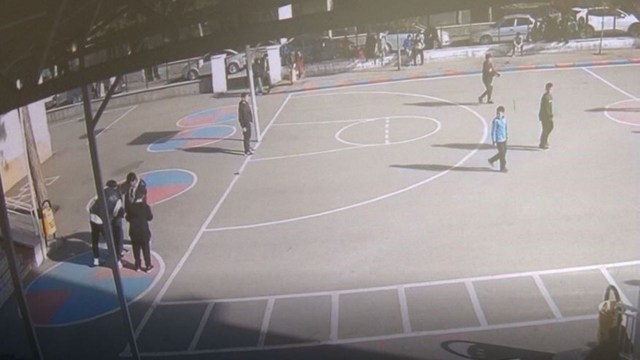 Sivas'ta beden eğitimi öğretmeni Heimlich manevrasıyla öğrencinin hayatını kurtardı