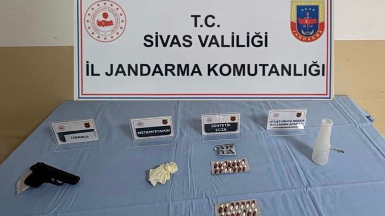 Sivas'ta jandarma iki iş yerinde uyuşturucu operasyonu