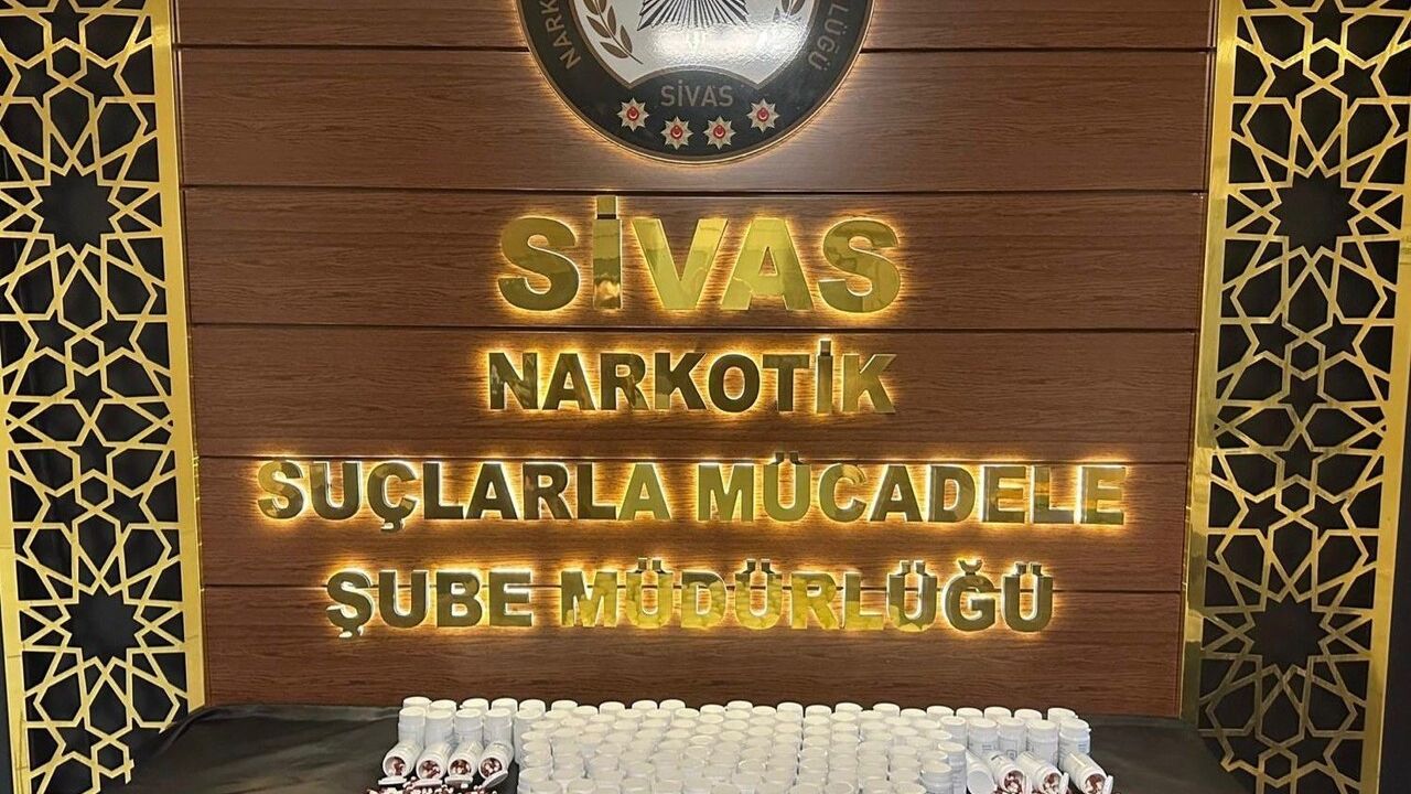 Sivas’ta narkotik operasyonda 8 bin 246 sentetik ecza ele geçirildi