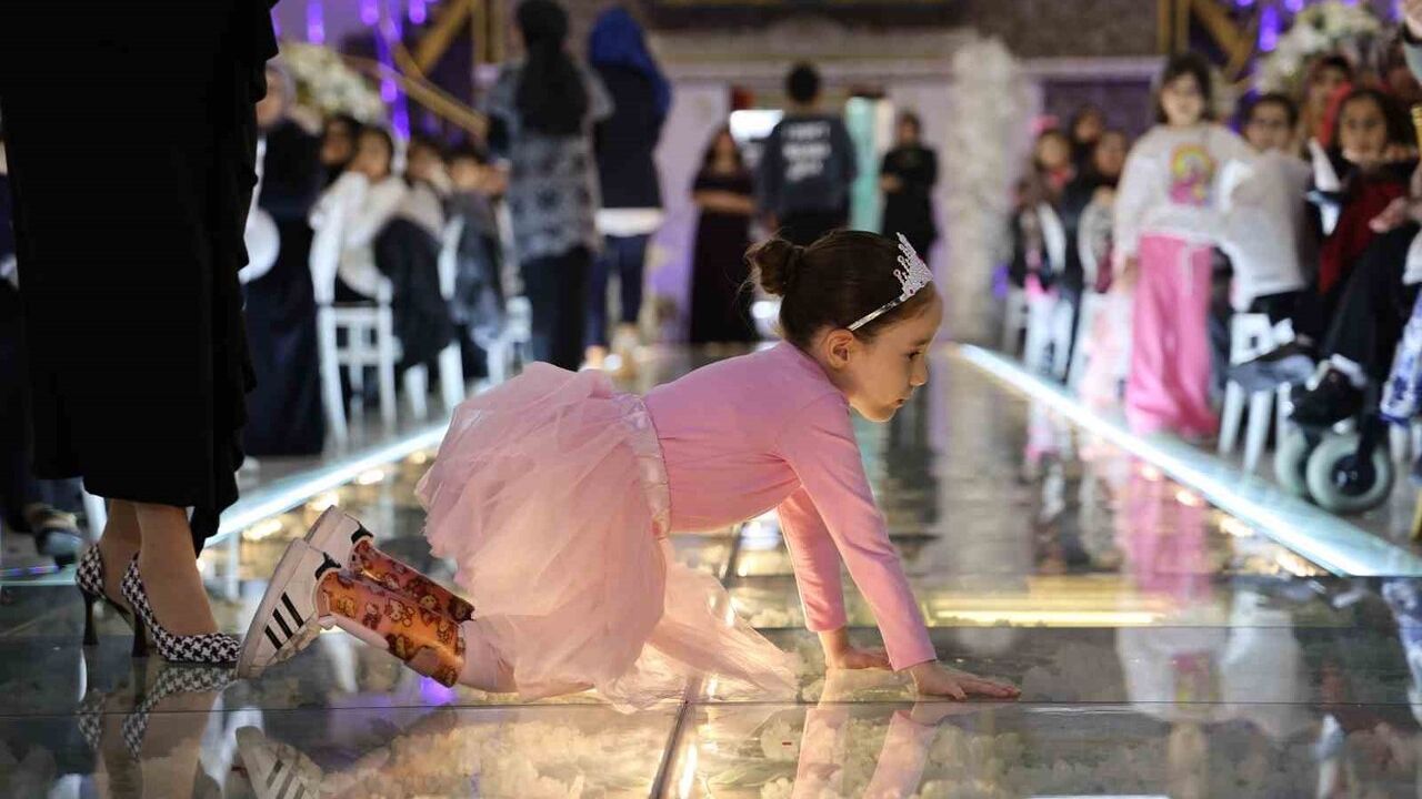 Sivas'ta SMA'lı 5 yaşındaki Asya Yüksel bale hayalini gerçeğe dönüştürdü