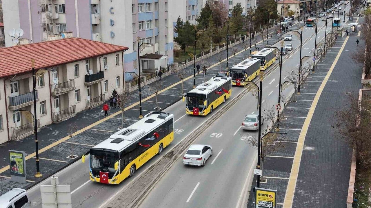 Sivas'ta toplu taşımaya 2 yeni 12 metrelik otobüs daha