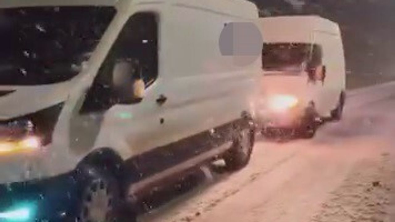 Sivas'ta Yağdonduran Geçidi'nde Kar Yağışı Sürücüleri Zorluyor