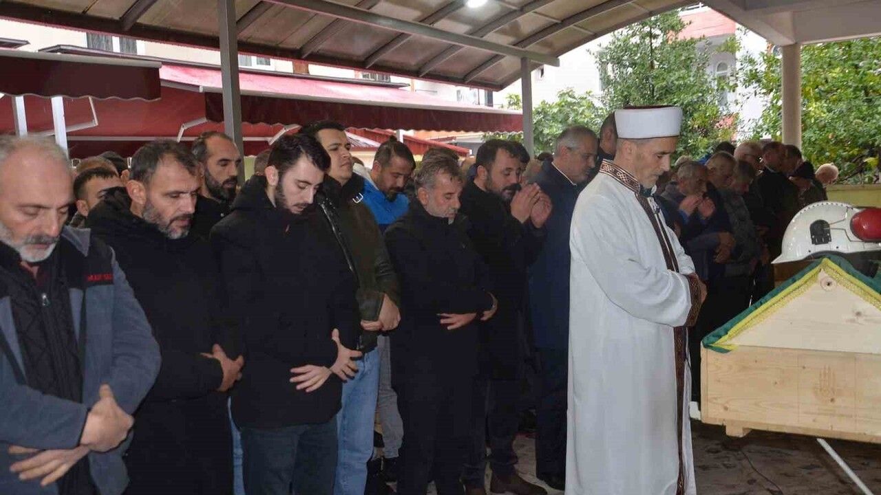 Sivas’taki maden göçüğünde yaşamını yitiren şantiye müdürü Sabri Yıldırım, Bafra’da toprağa verildi