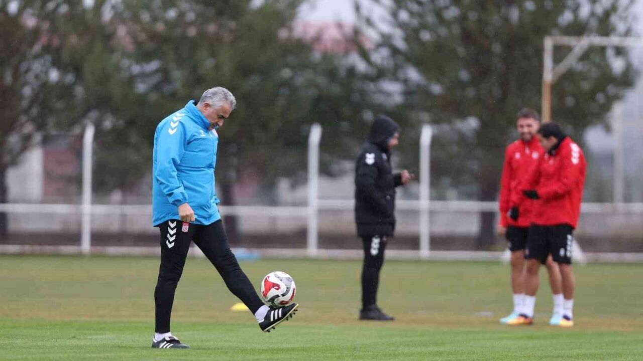 Sivasspor, 13 Aralık’ta Çorum FK maçına taktik ağırlıklı antrenmanla hazırlanıyor