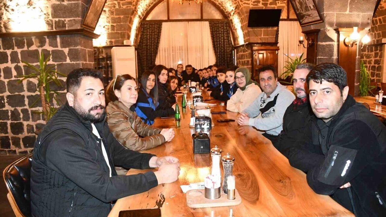 Siverek Belediyesi, Ağrı Kadın Futbol Takımının Konaklama Masraflarını Üstlendi