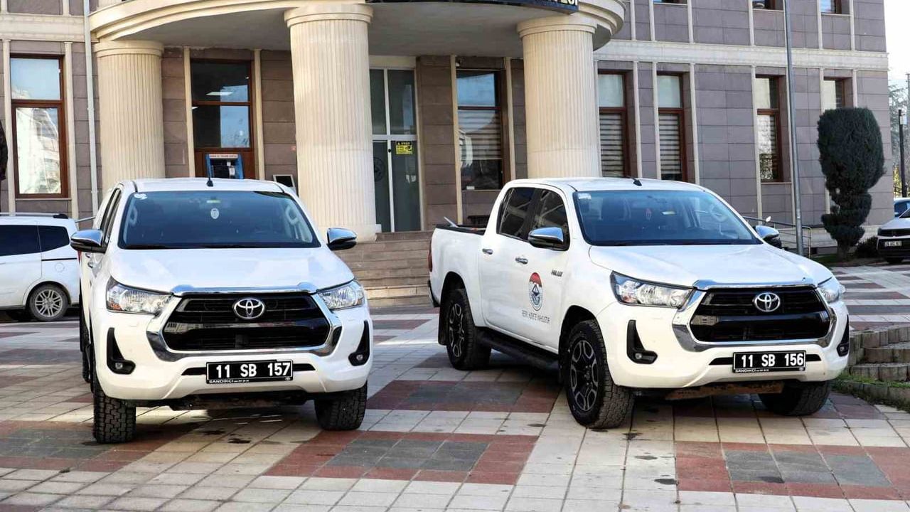 Söğüt Belediyesi araç filosunu güçlendirdi: 2 yeni araçla saha hizmetleri hızlanacak