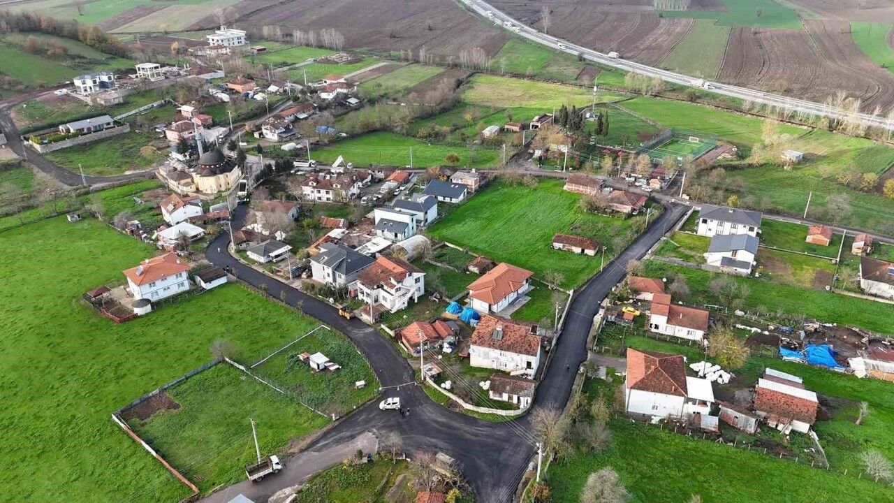 Söğütlü kırsalında 14 kilometrelik grup yolu sıcak asfalta kavuşuyor