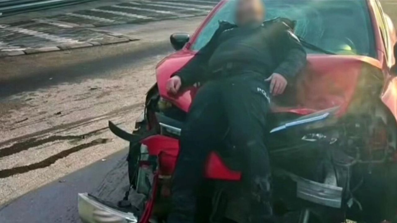 Söke'de Husumet İddiası: Araçla Çarpılan Polis Memurunun Fotoğrafını Paylaşan Şüpheli Teslim Oldu