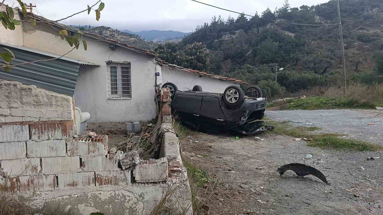 Söke'de otomobil bariyere çarpıp takla attı: 1 yaralı