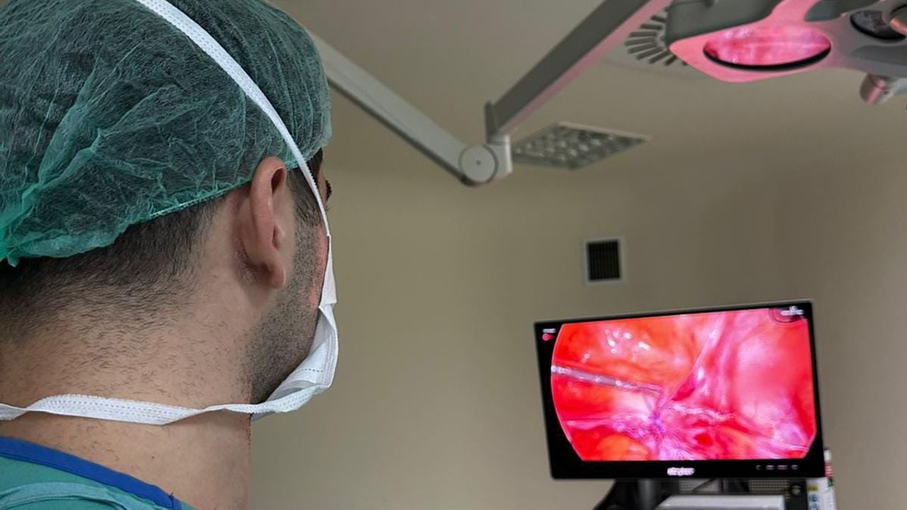 Soma Devlet Hastanesi'nde ilk Laparoskopik Sakrokolpopeksi: Rahim ve mesane sarkmalarında yerel erişim