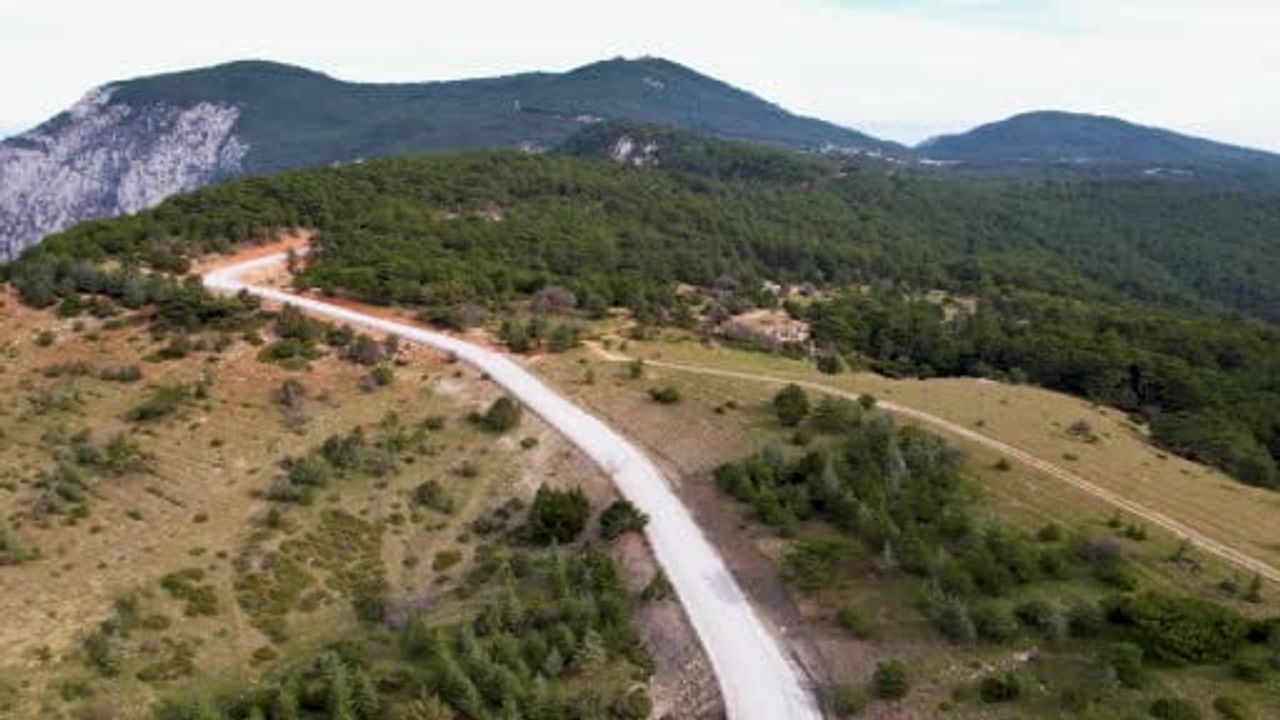 Spil Dağı'nda kar yağışı gecikti: 1517 metre rakımlı Milli Parkta mevsim normallerinin üstündeki sıcaklıklar endişe yaratıyor