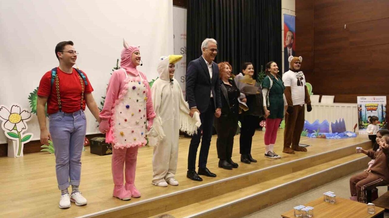 STSO'da Ormandaki Hazine Müzikal Çocuk Tiyatrosu Yoğun İlgi Gördü
