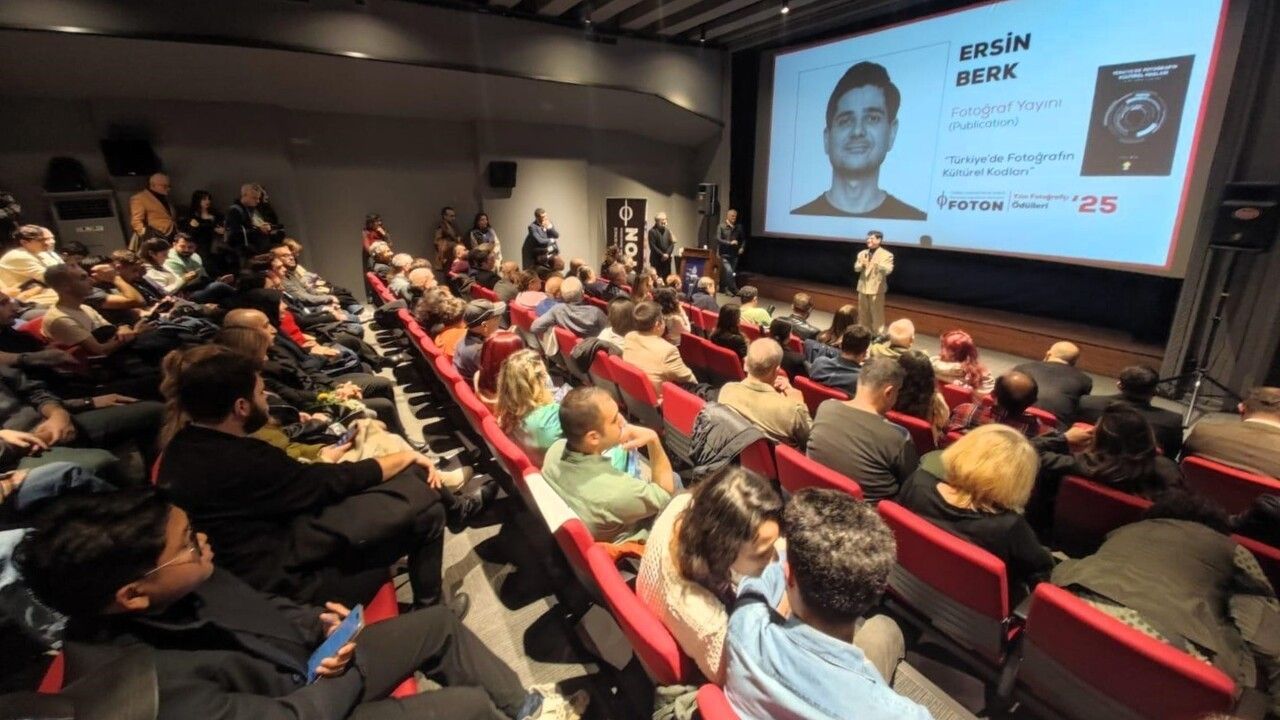 SUBÜ Öğretim Görevlisi Ersin Berk 'Yılın Fotoğraf Yayını' Ödülüne Layık Görüldü