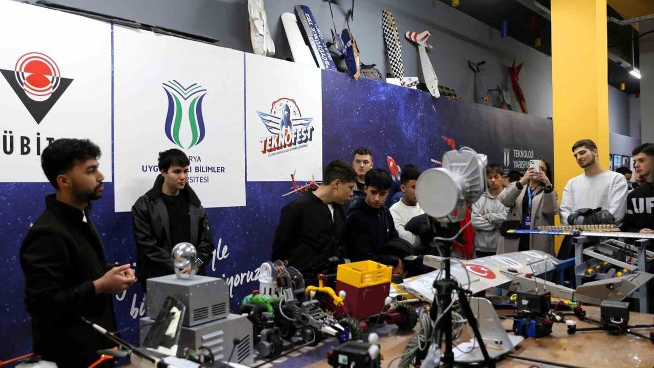 SUBÜ, YKS'ye Hazırlanan Sakarya Kale Mesleki ve Teknik Anadolu Lisesi Öğrencilerini Ağırladı