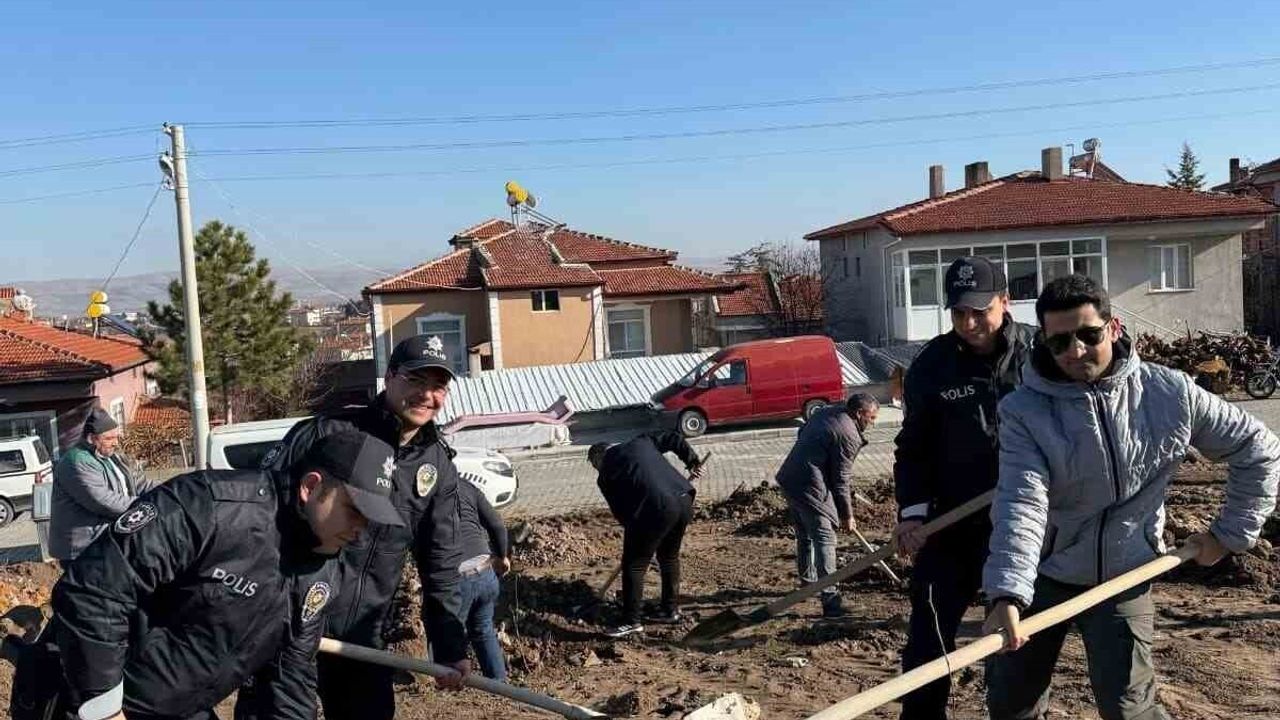 Şuhut İlçe Emniyet Müdürlüğü adına Taşlıca Mahallesi'nde Hatıra Ormanı oluşturuldu