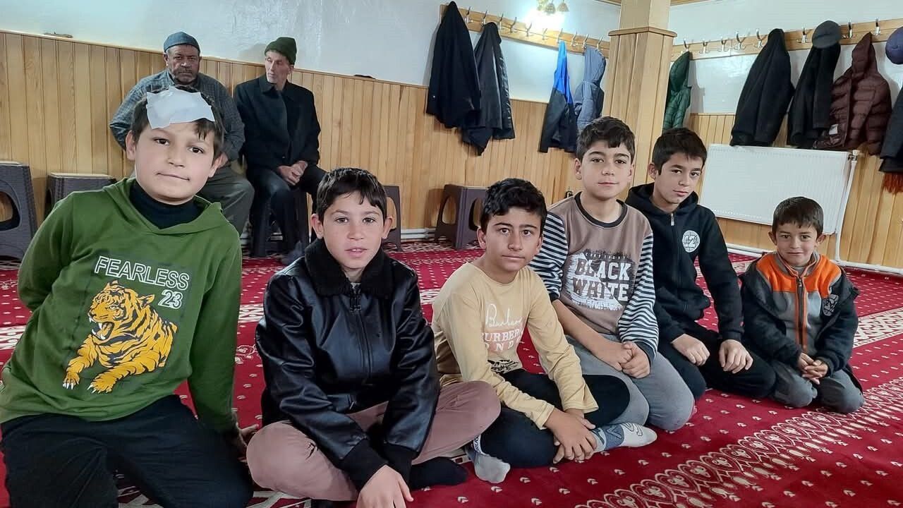 Şuhut Müftülüğü Efe Köyü Eski Camii'nde Sabah Namazı Buluşması: Birlik ve Maneviyat Öne Çıktı
