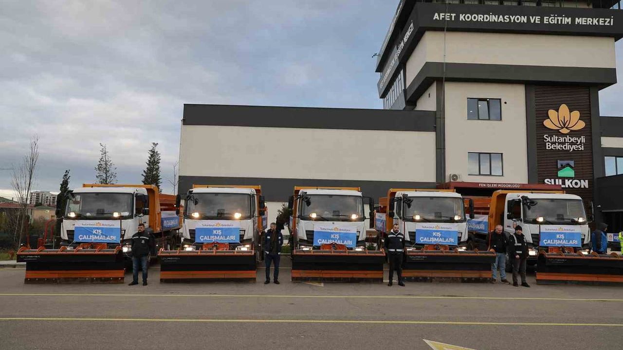 Sultanbeyli Belediyesi kışa hazır: 300 personel, 60 araç ve 2 bin 500 ton tuz