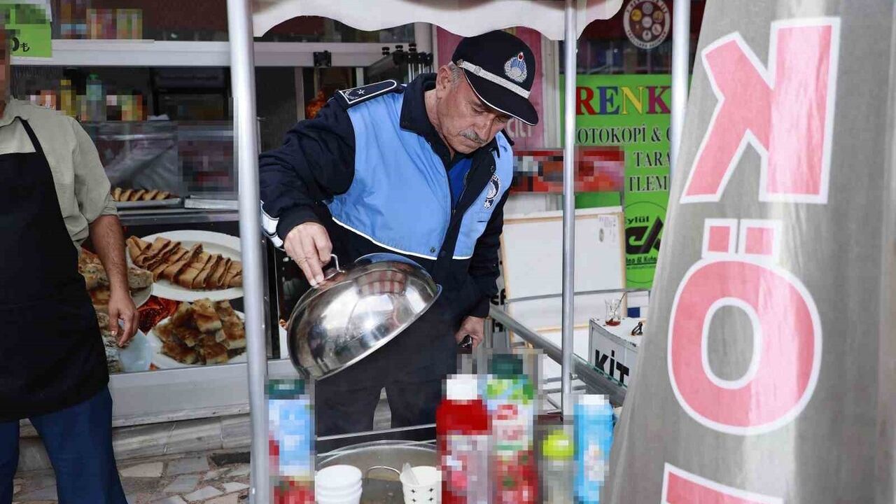Sultanbeyli zabıta ekipleri market ve kantin denetimlerinde riskli ürünleri raflardan kaldırdı