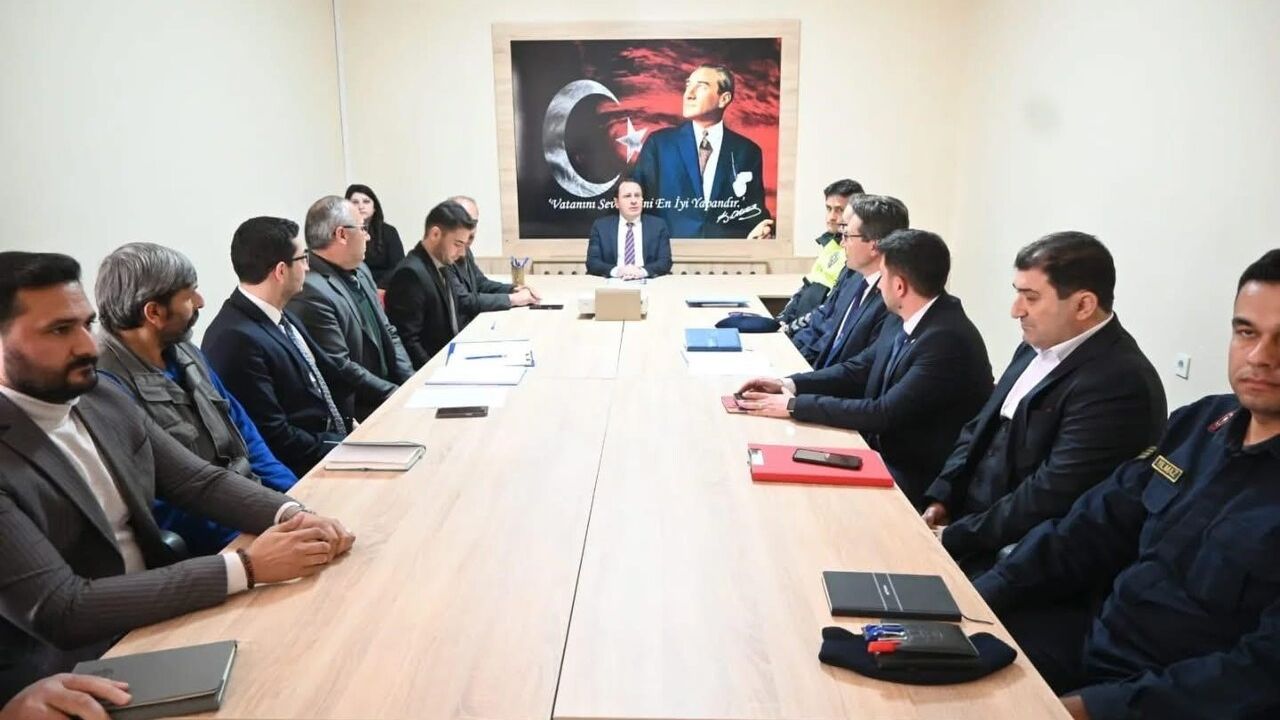 Sultandağı'nda kış tedbirleri toplantısı: yolların açık tutulması ve kurumlar arası koordinasyon öncelik