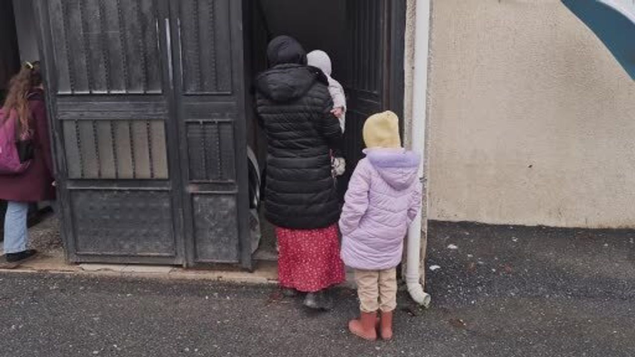 Sultangazi’de maddi karşılık olmadan hizmet veren 'Gönül Köprüsü' giyim mağazası açıldı