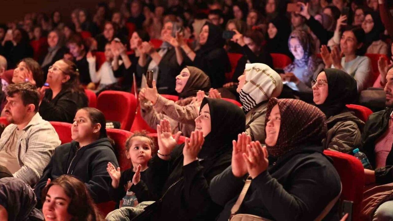 Sultangazi’de Retrobüs konseriyle 80’ler ve 90’lar ruhu canlandı