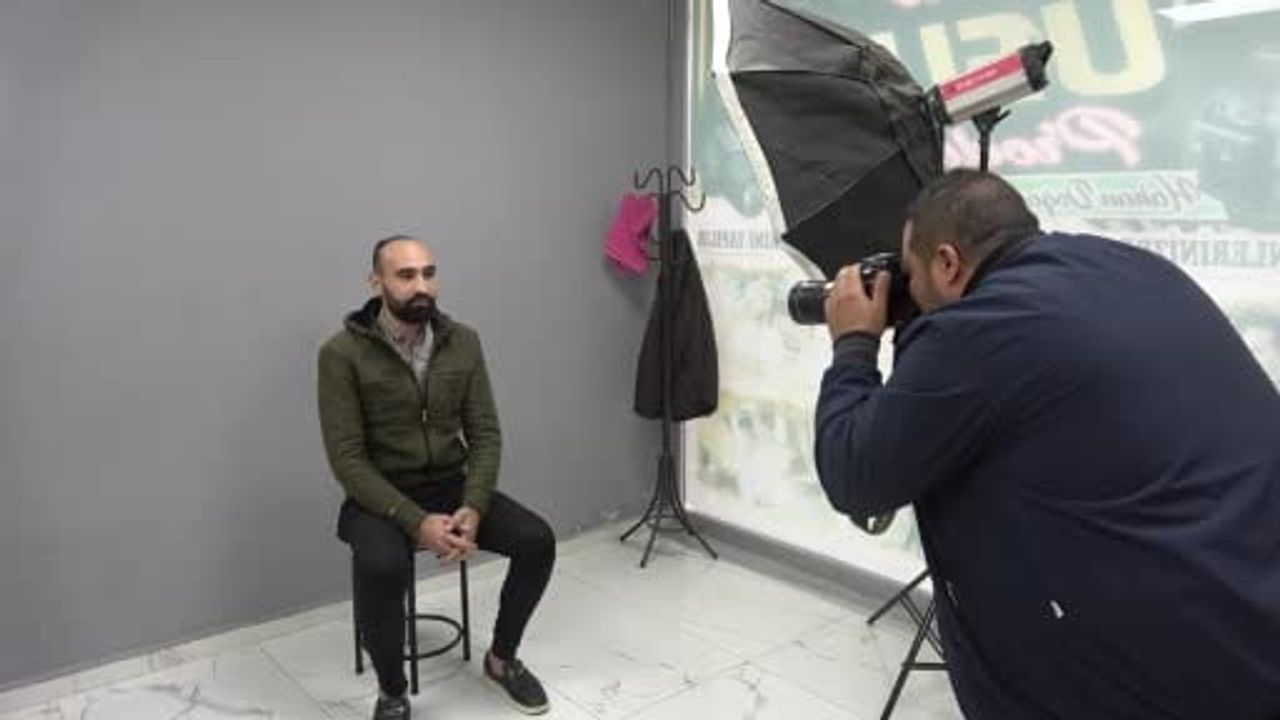 Suriyeli kameraman Zekeriya Elabdullah: 'Çocuklarımın okulu bittikten sonra Suriye'ye döneceğim'