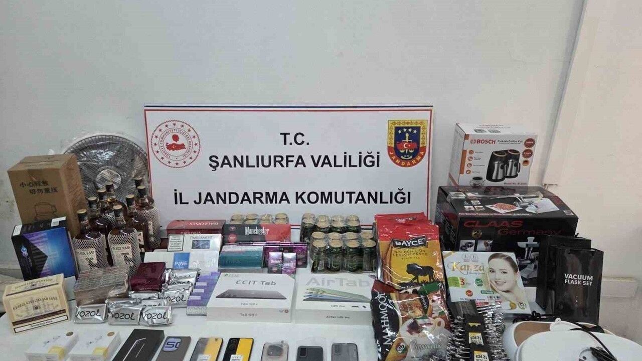 Suruç’ta jandarma operasyonunda çok sayıda gümrük kaçağı ürün ele geçirildi