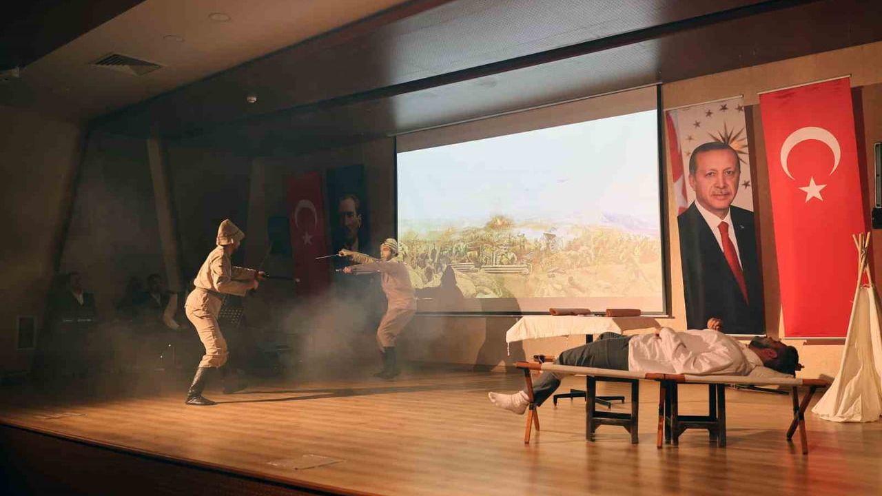 Talas’ta 'Milletin Avazı Mehmet Akif' tiyatrosu ile Mehmet Akif Ersoy anıldı