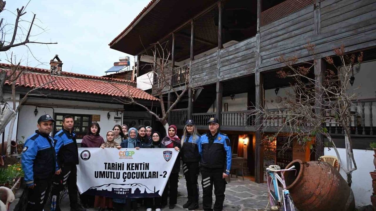 Tarihi Kentin Umutlu Çocukları Kula-Salihli UNESCO Jeoparkı'nı Ziyaret Etti