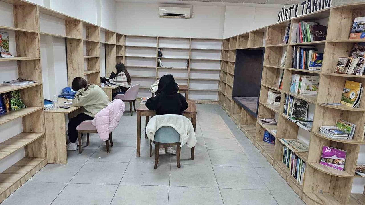 Tarım Ağaç Müzesi Kütüphanesi haftanın her günü 22.00’ye kadar açık