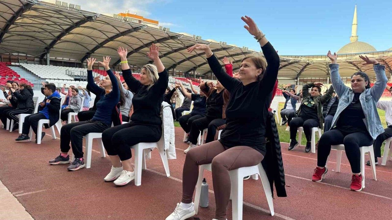 Tarsus'ta 3 Aralık Dünya Engelliler Günü'nde 'Engelsiz Zumba' etkinliği empati ve farkındalık sağladı