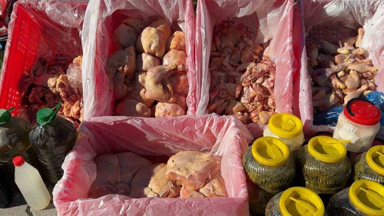 Tarsus’ta yılbaşı öncesi denetimler: On binlerce son kullanma tarihi geçmiş ve menşei belirsiz ürün toplatıldı