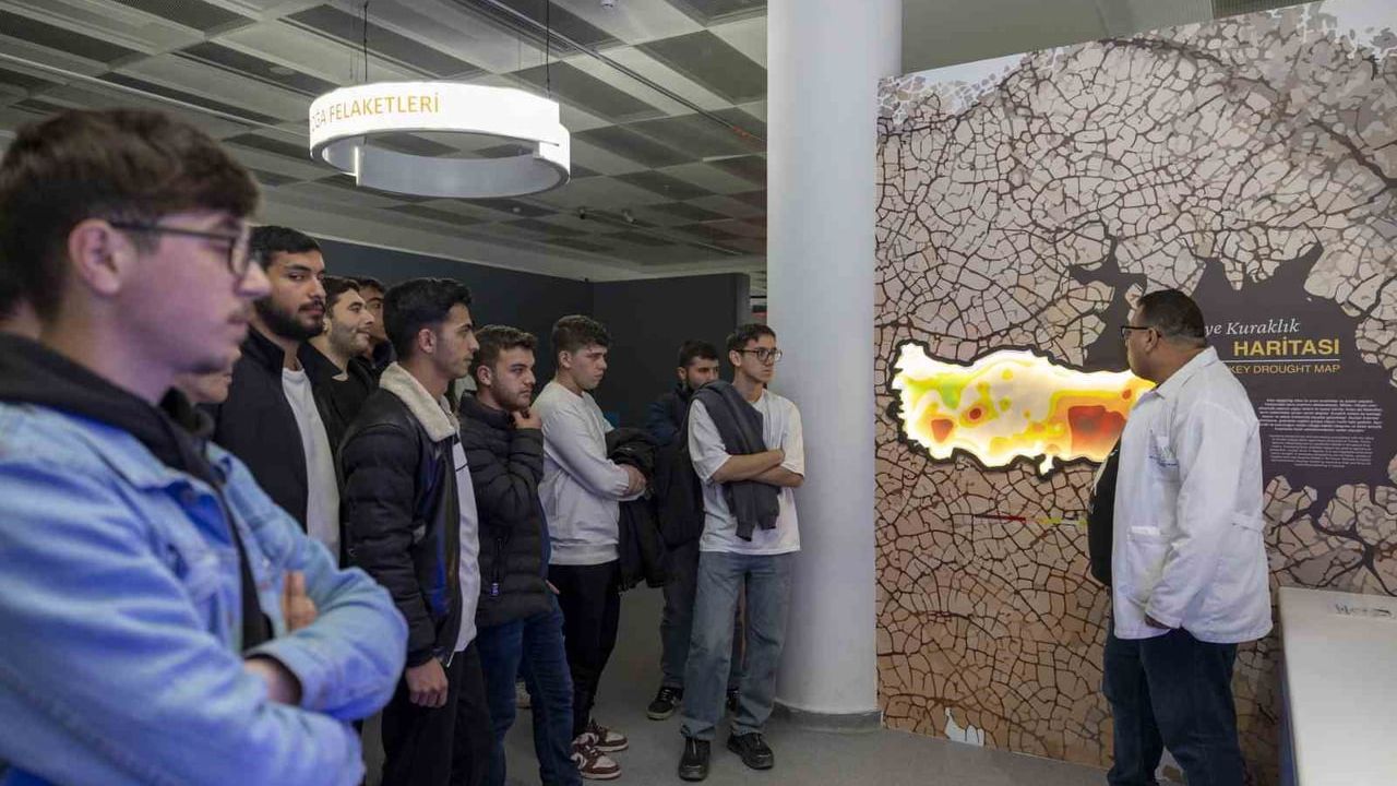 Tarsus Üniversitesi Öğrencileri Mercan 100. Yıl Bilim Merkezi’nde İklim, Çevre ve Uzayla Buluştu