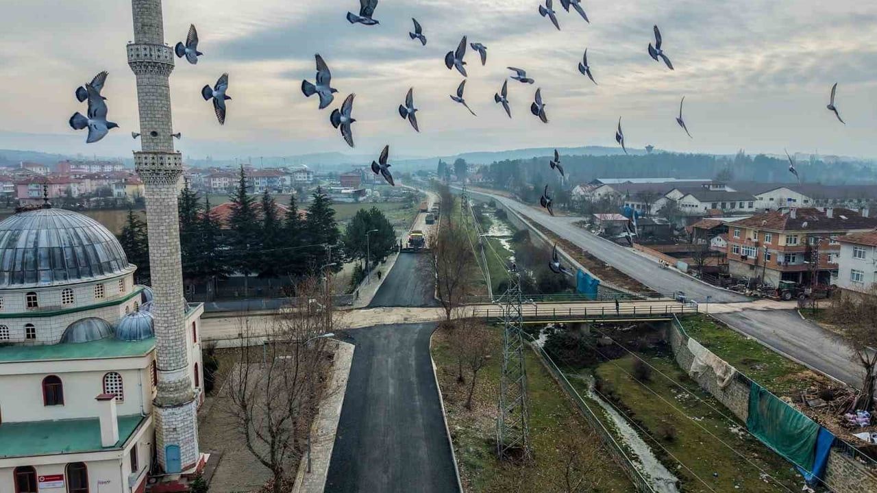Taşköprü'de Devlet Hastanesi Otoparkı Sıcak Asfaltla Yenilendi