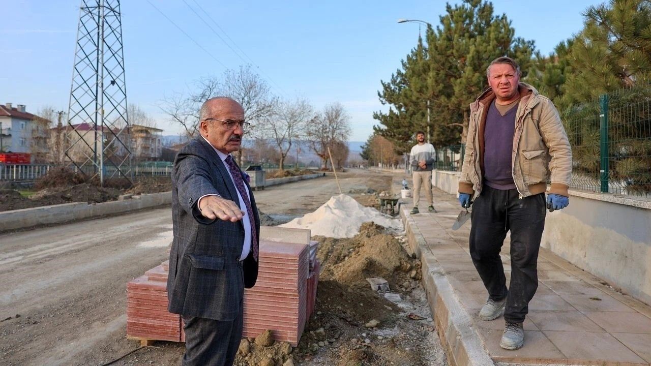 Taşköprü'de Ethem Mahallesi'nde Yol ve Çevre Düzenleme Çalışmaları Sürüyor