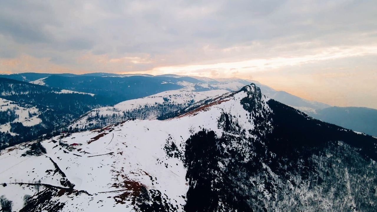 Taşlıoba Yaylası beyaza büründü: Drone görüntüleriyle yayla manzaraları