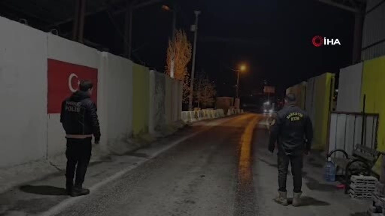 Tatvan'da Araçta 3 Kilo 210 Gram Metamfetamin Ele Geçirildi