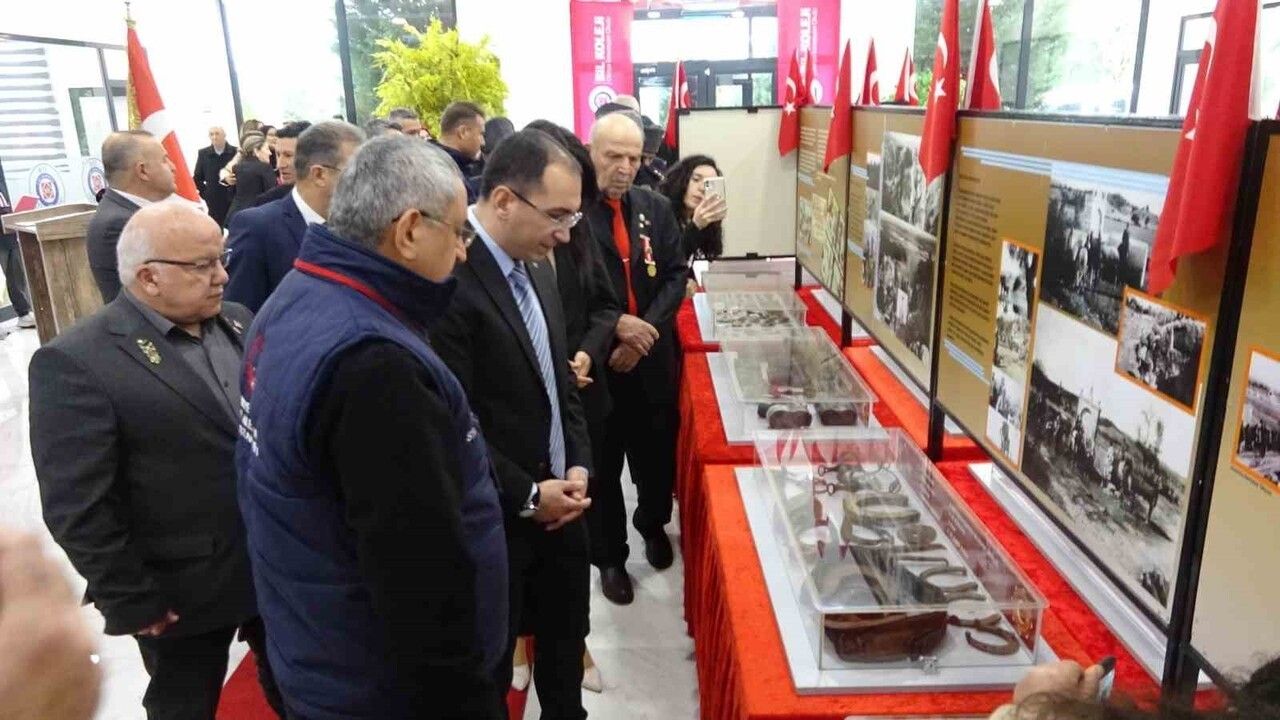 Tavşanlı'da 'Çanakkale Savaş Objeleri ve Fotoğraf Sergisi' açıldı