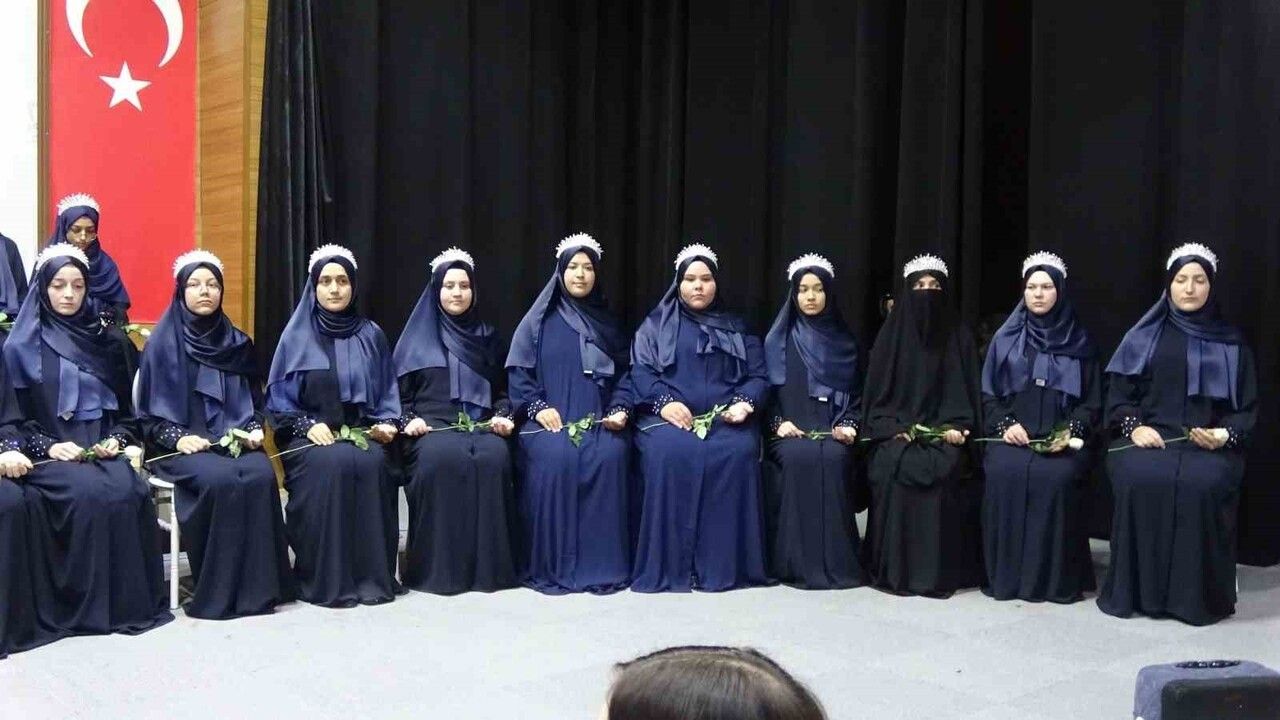 Tavşanlı’da Kavaklı Kız Kur’an Kursu’nda 36 kız hafız için icazet töreni