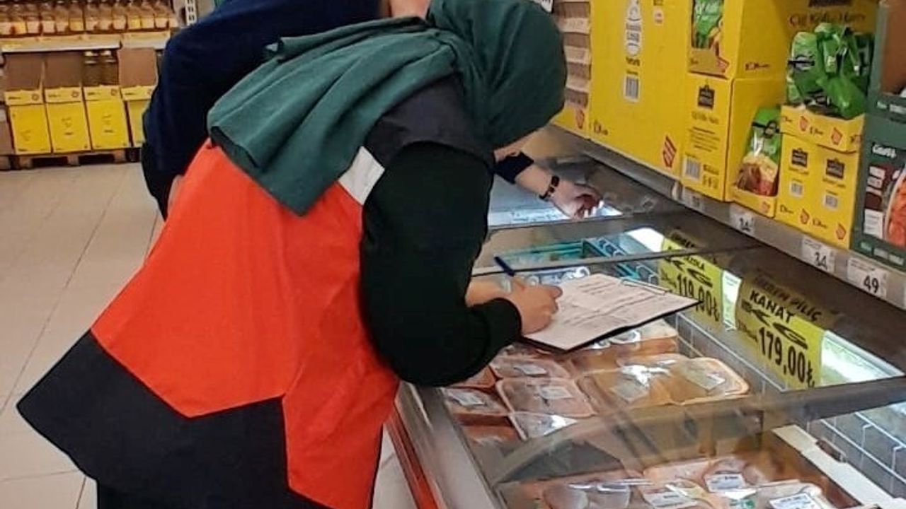 Tavşanlı'da TÜFİS Kapsamında Marketlerde Fiyat Takibi Denetimleri Sürüyor