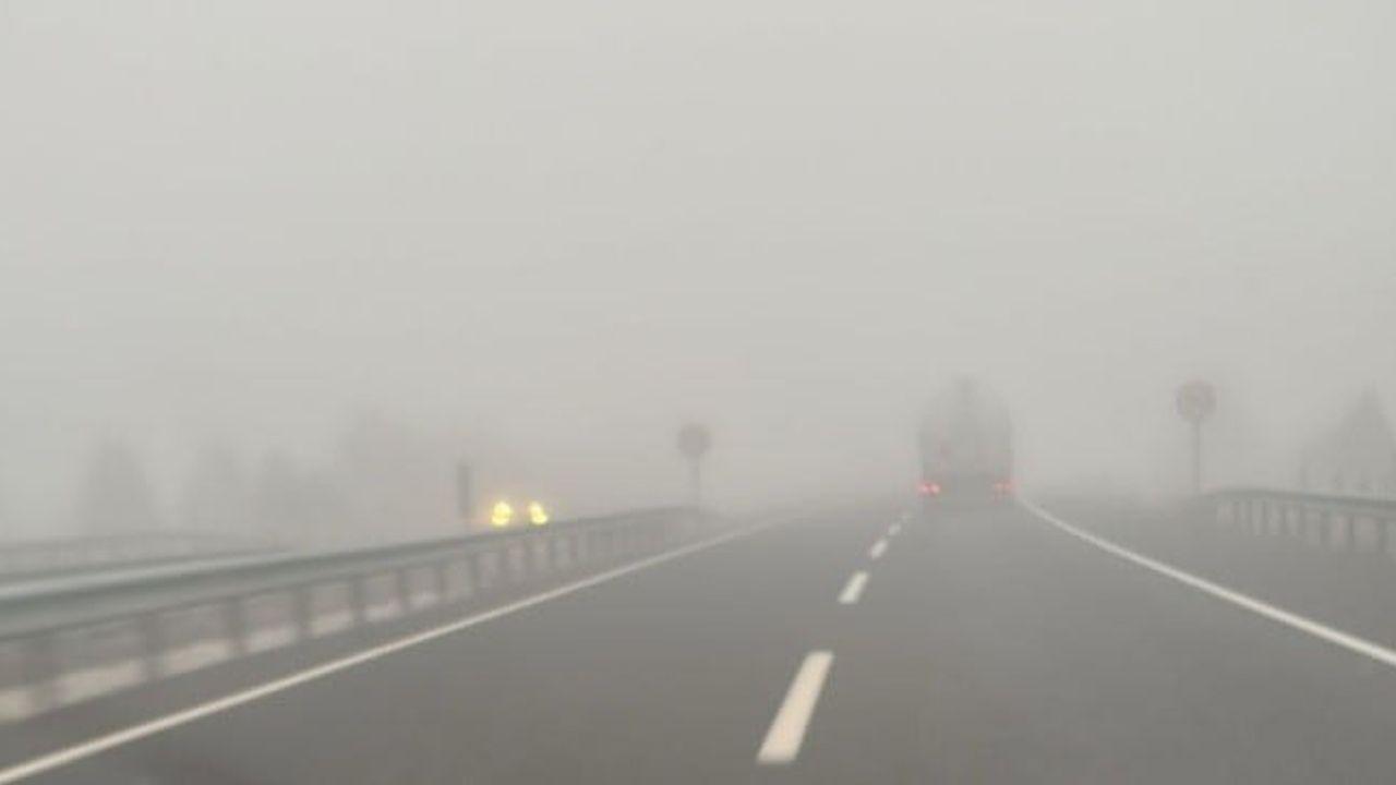 Tavşanlı'da Yoğun Sis Ulaşımı Olumsuz Etkiliyor