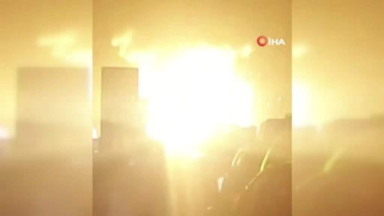 Teano (Caserta) A1 otoyolunda yakıt tankeri patladı — bölge tahliye edildi, can kaybı yok