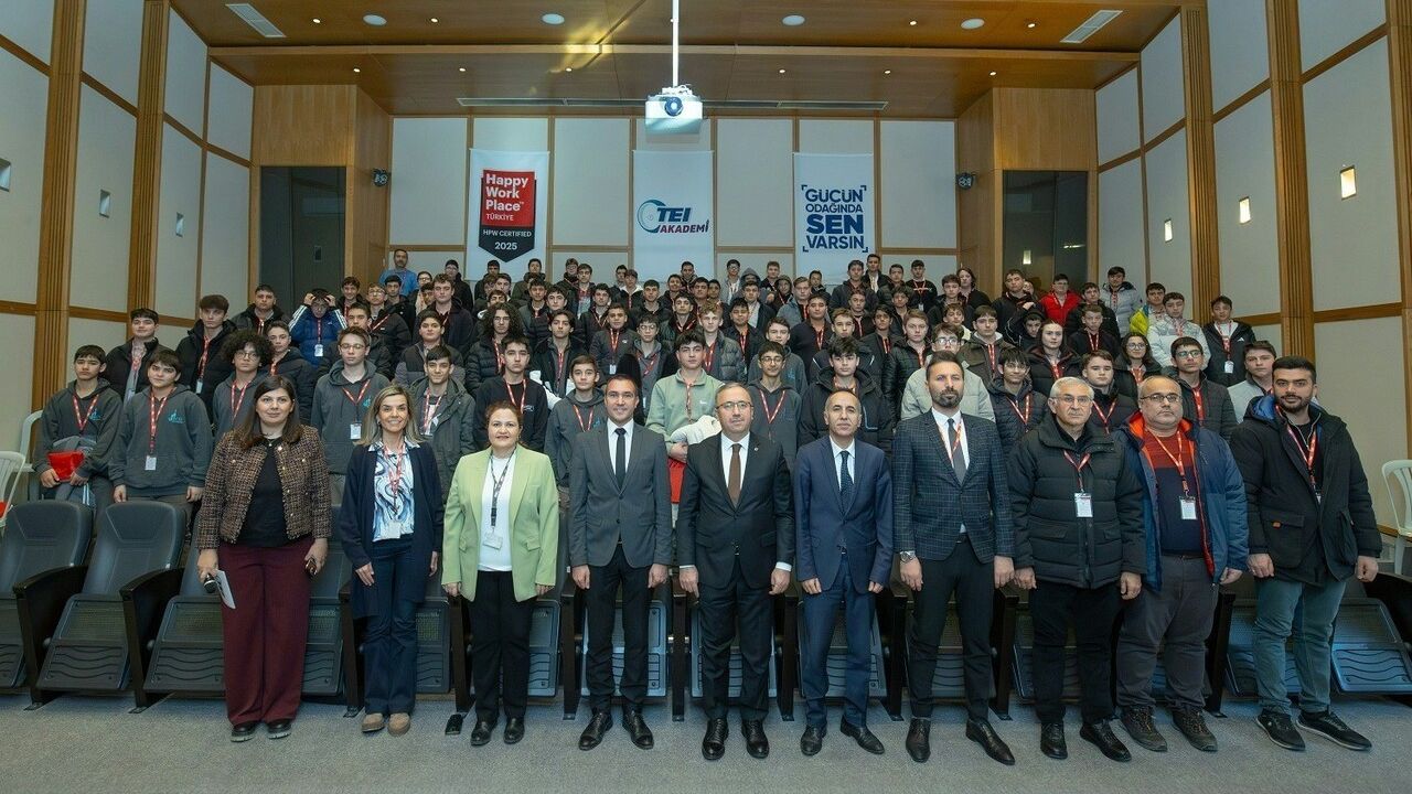 TEI, Tutum, Yatırım ve Türk Malları Haftası'nda Eskişehirli öğrencilerle millî havacılık motorlarını tanıttı