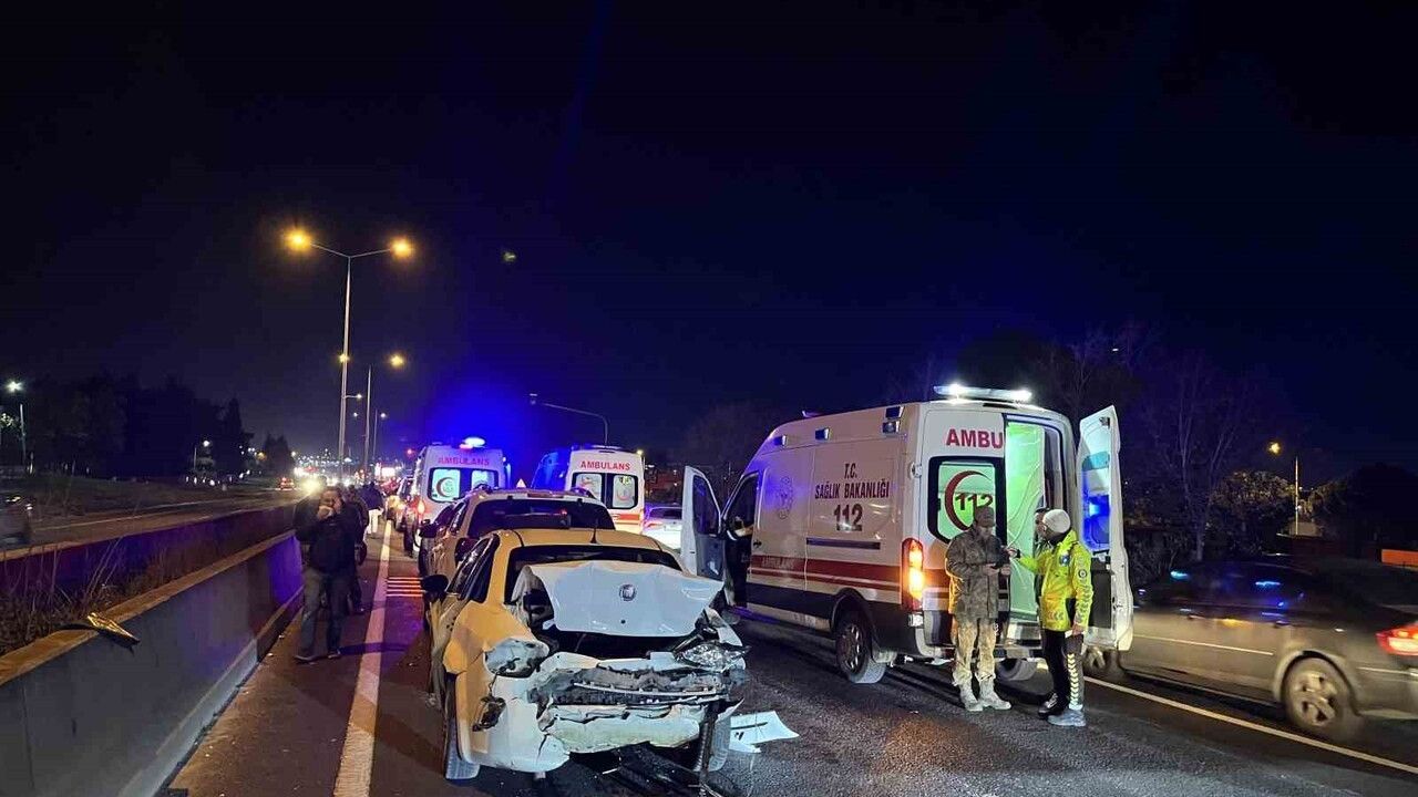 Tekirdağ Çorlu’da zincirleme kaza: 5 araç, 2'si asker 5 yaralı