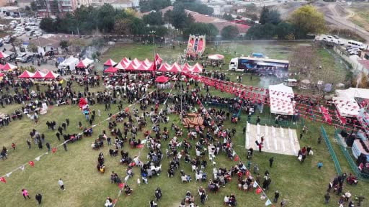 Tekirdağ'da 2. Hamsi ve Mıhlama Festivali'nde yaklaşık 3 ton hamsi ücretsiz dağıtıldı