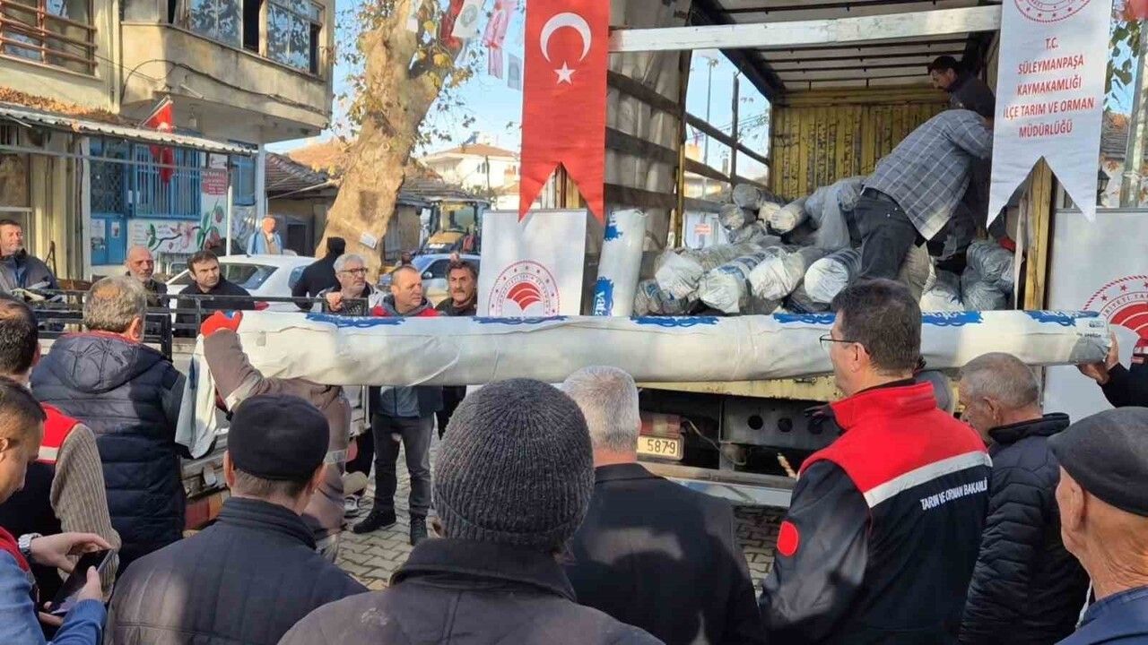 Tekirdağ’da 70 futbol sahası büyüklüğünde sera naylonu üreticilere teslim edildi