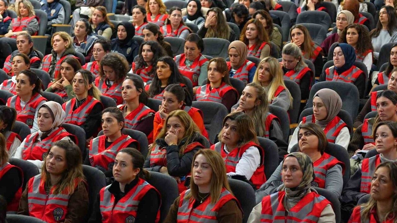 Tekirdağ'da kadın polislere 'Kadın Yasal Hakları Eğitimi' verildi